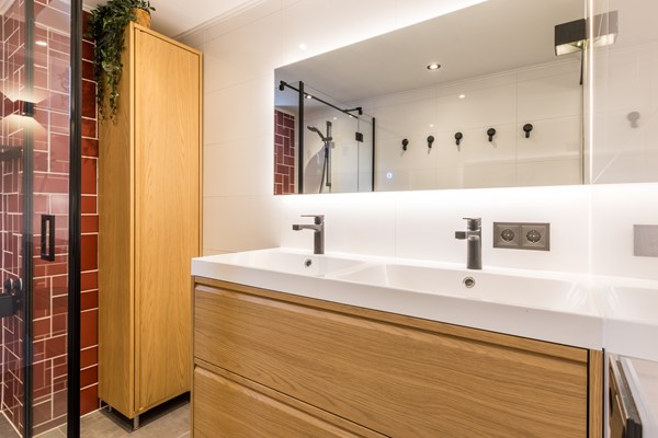 Foto - Verkocht: Ruime instapklare geschakelde 2 onder 1 kap woning voorzien van een goed isolatiepakket met aanbouw, bijkeuken, ruime tuin op zuiden (ca 131 m2) en garage gelegen in Kunrade.